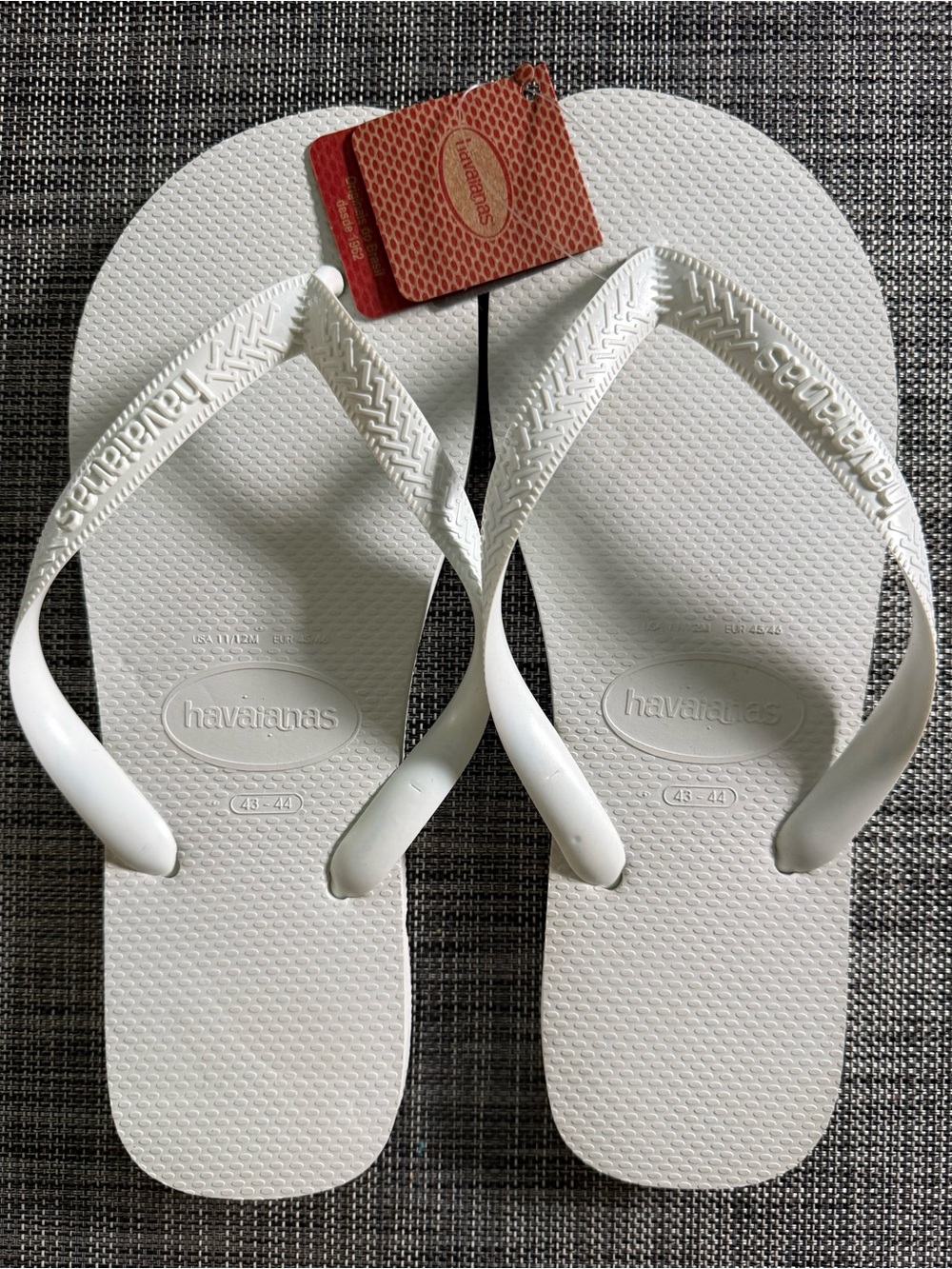 Havaianas Men's White Flip Flops with Slim Straps